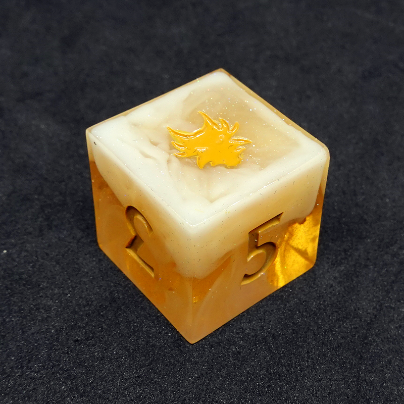 'Zinnia' 8 Piece Resin DND Dice Set